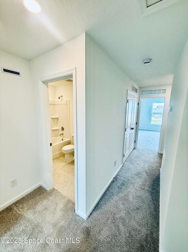 Building Photo - 1858 Bluewater Ln