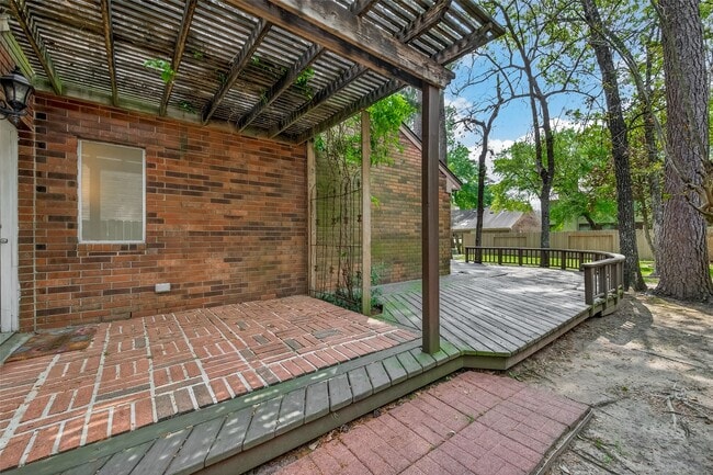 Building Photo - 27 Lush Meadow Pl