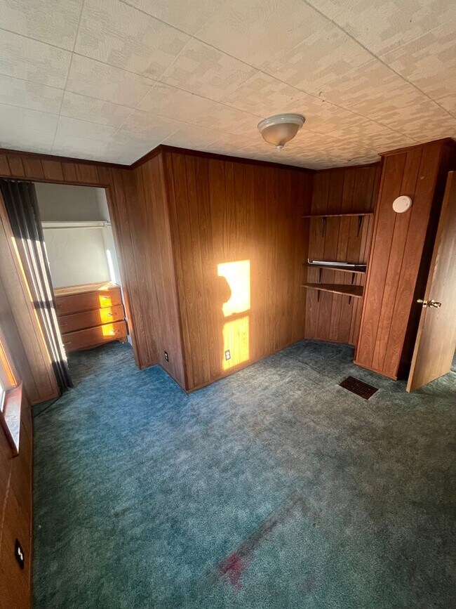 Building Photo - 2 bedroom single family house