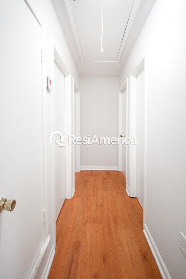 Building Photo - Newly Renovated 3/2 In Bartlett