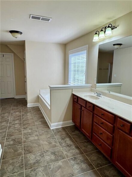 Building Photo - 3606 Rosecliff Trace NE