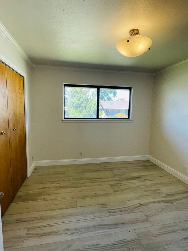 Building Photo - 3724 Hillcrest Ln