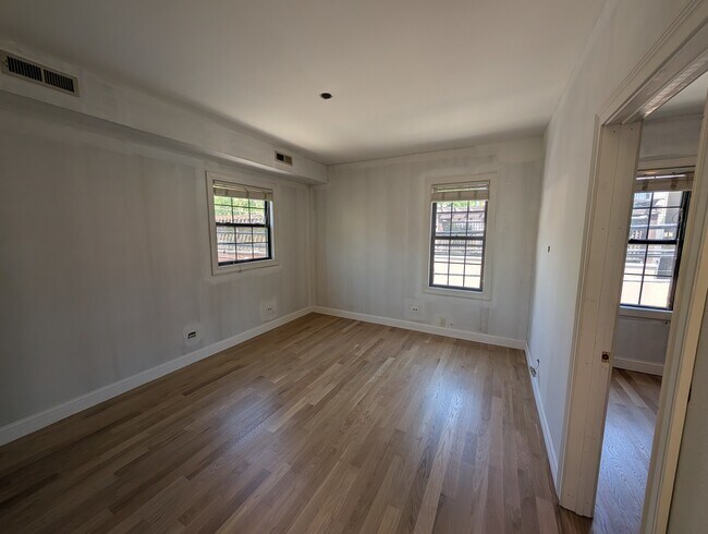 Building Photo - 1835 N Bissell St