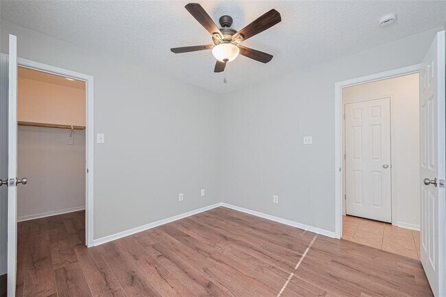 Building Photo - 12230 Hawthorne Hill Cir