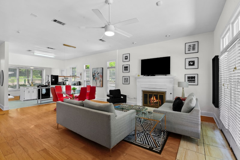 Building Photo - 806 Oakwood St