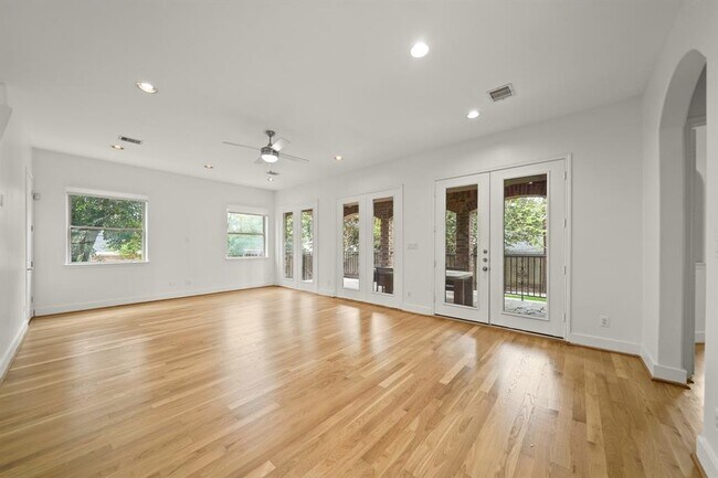 Building Photo - 9714 Braesmont Dr
