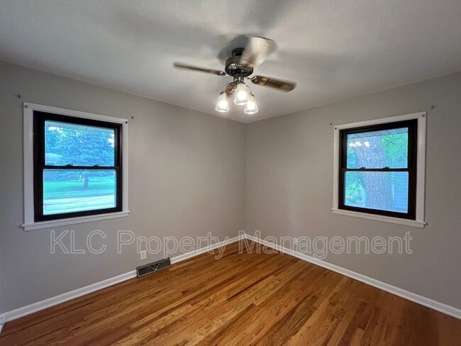 Building Photo - 255 Waukee Ave