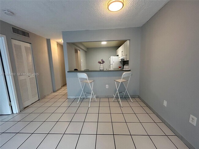 Building Photo - 1250 NE 125th St