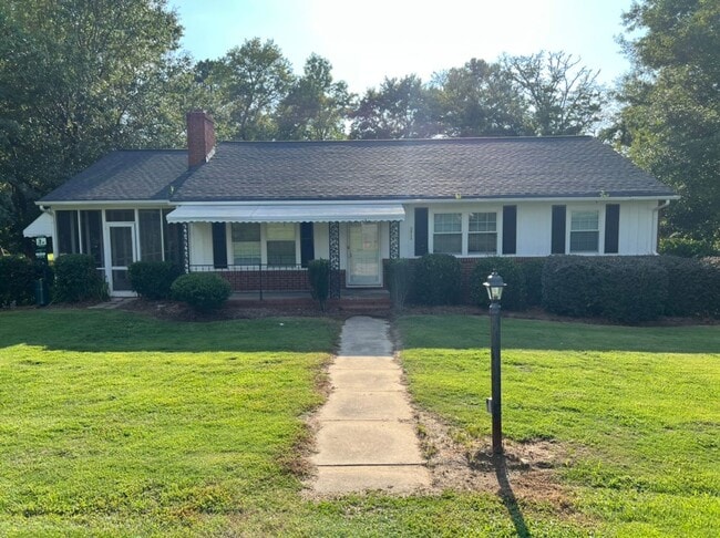 Building Photo - Adorable Apex Ranch on 2 Acres of Land!
