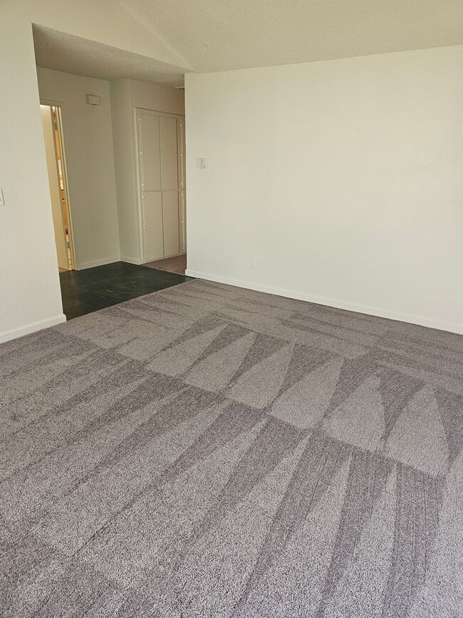 Building Photo - NICE UPDATED HOME IN SACRAMENTO!! $500 OFF MOVE-IN SPECIAL!