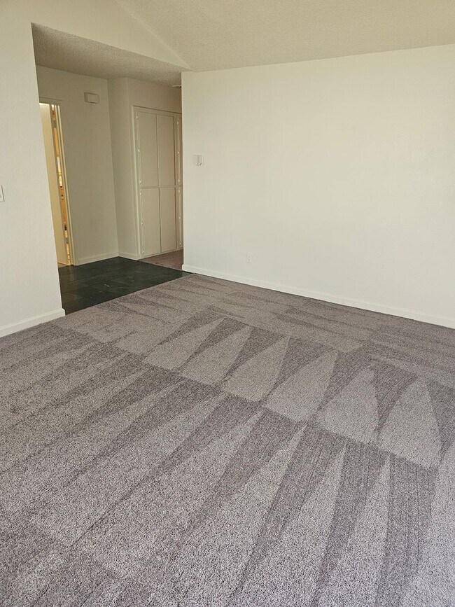 Building Photo - UPDATED 4 BED HOME IN SACRAMENTO!! $500 OFF MOVE-IN SPECIAL!