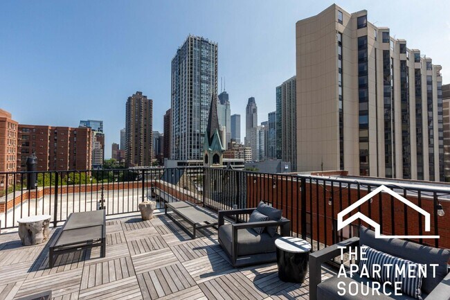 Building Photo - 1140 N La Salle Dr
