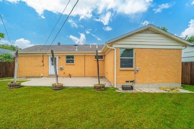 Building Photo - 924 Fuller Ave