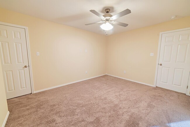 Building Photo - 3305 Charolais Dr