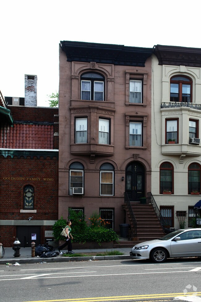 Building Photo - 405 9th St