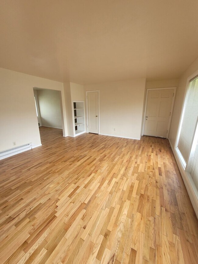 Building Photo - Charming 3BD/1BA located within walking distance to Friendly/College Hill neighborhood Market of ...