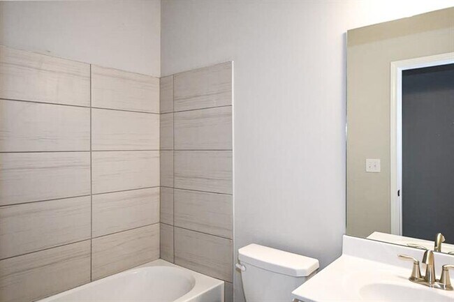 Building Photo - 2501 Ashford Oaks Dr