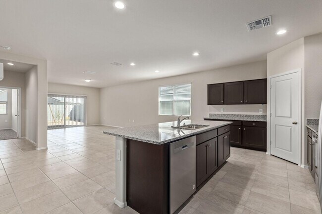 Building Photo - 3905 S 244th Dr