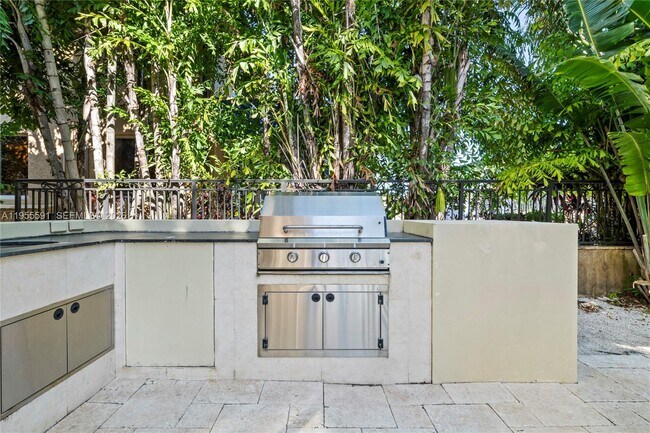 Building Photo - 510 San Marco Dr