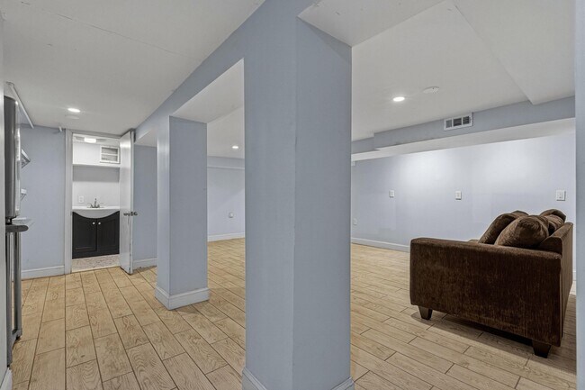 Building Photo - 37 W 34th St.