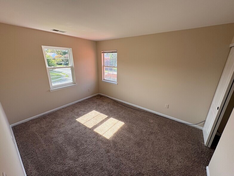 Building Photo - 7 Timber Ridge Dr