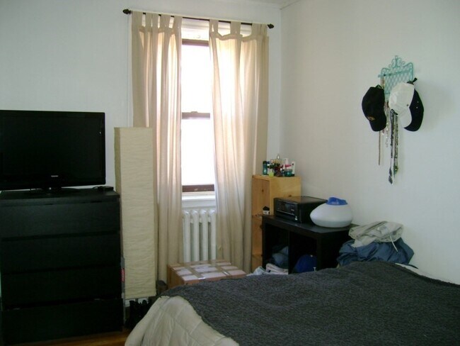 Building Photo - 924 Beacon St