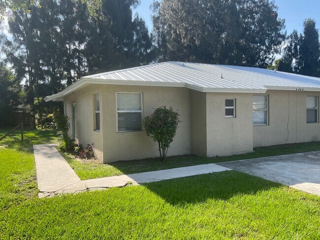 Primary Photo - 2 Bedroom 2 Bathroom 1/2 Duplex