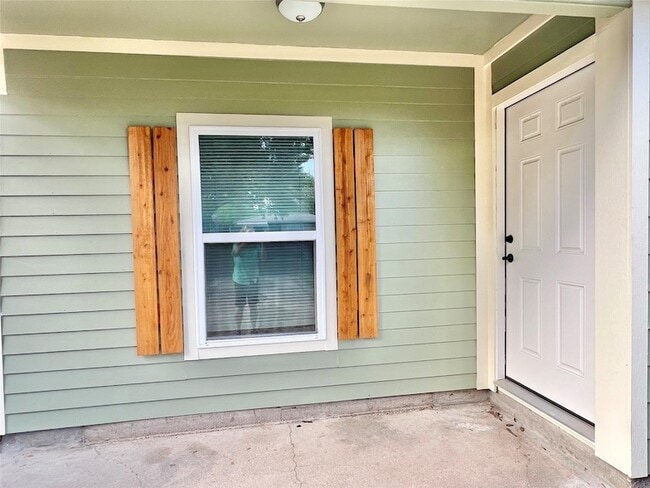 Building Photo - 1010 15th Ave N