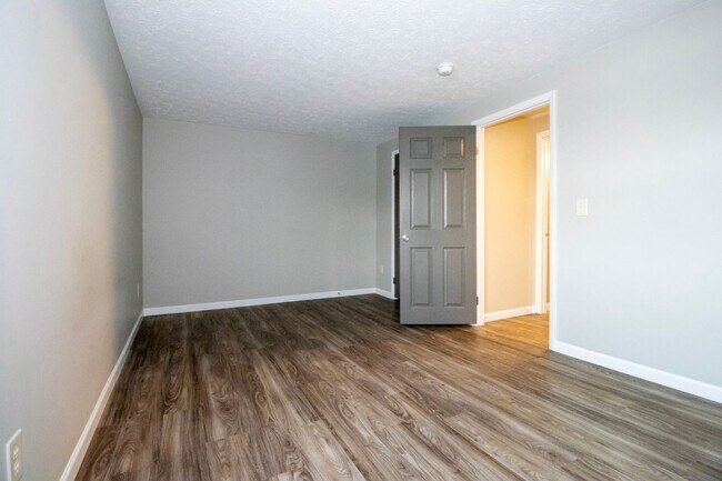 Building Photo - 930 Hostetler Rd