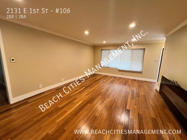 Building Photo - Condo located One Block from the Beach wit...