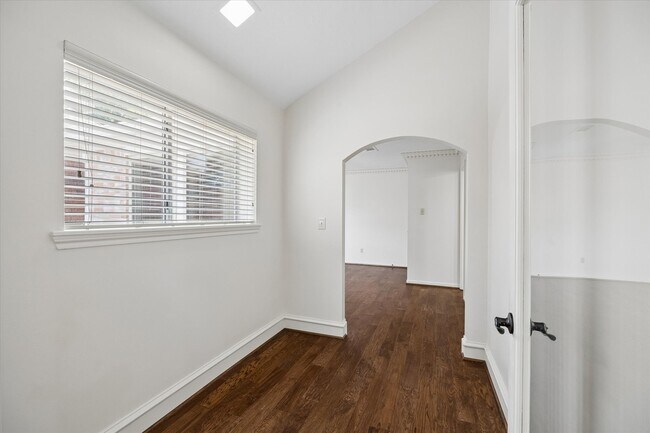 Building Photo - 6511 Pauma Dr