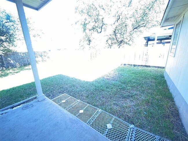 Building Photo - 3508 Blue Ridge Dr