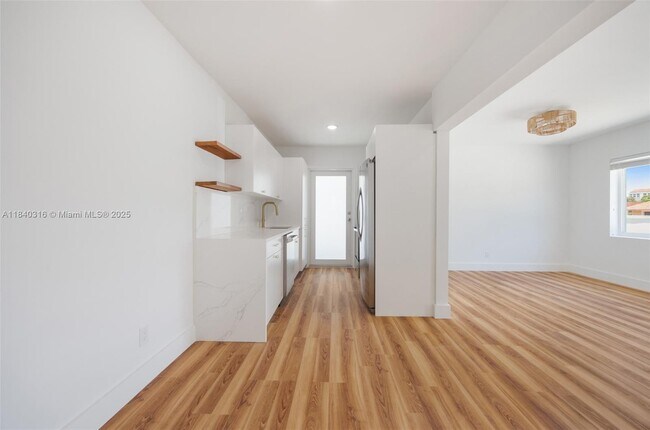 Building Photo - 3430 SW 15th St