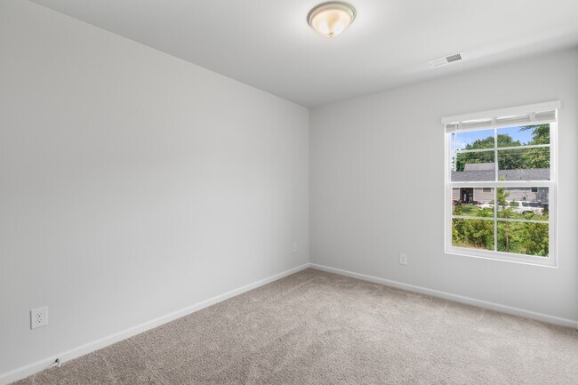 Building Photo - 815 Coburg Ln