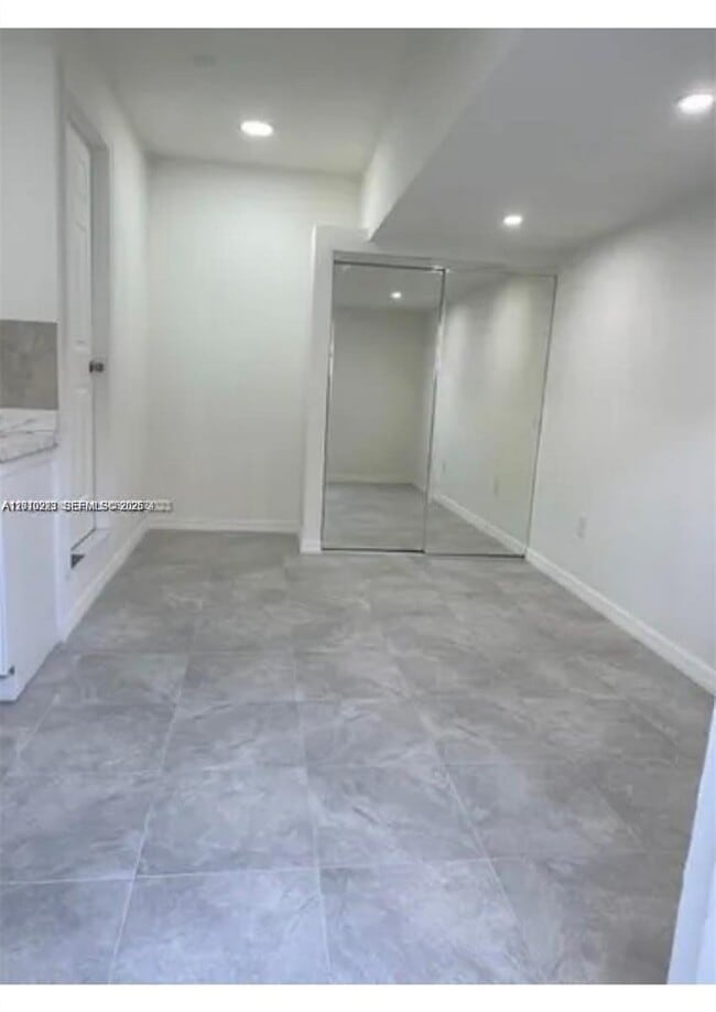 Building Photo - 9860 SW 161st Ave