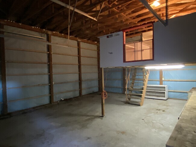 Building Photo - 348 Cockle St SW