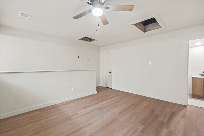 Building Photo - 16800 Sugar Pine Dr