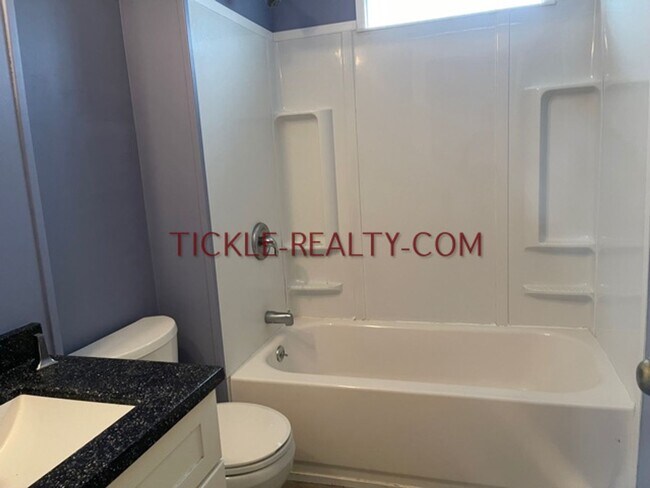 Building Photo - 37-37 Wellesley St