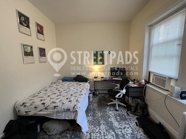Building Photo - bedroom in Boston MA 02215