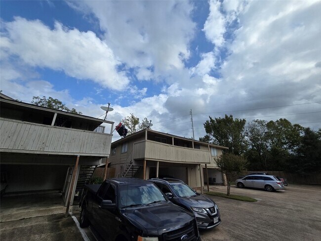 Building Photo - 5628 Birchmont Dr