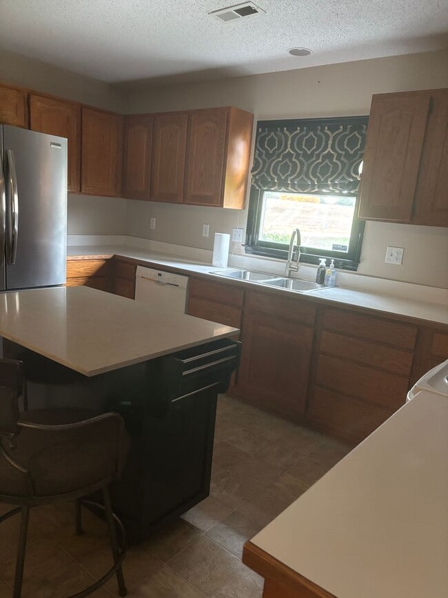 Building Photo - 2 Bedroom Salisbury Home