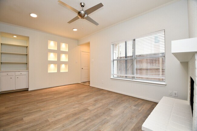 Building Photo - 720 Bering Dr
