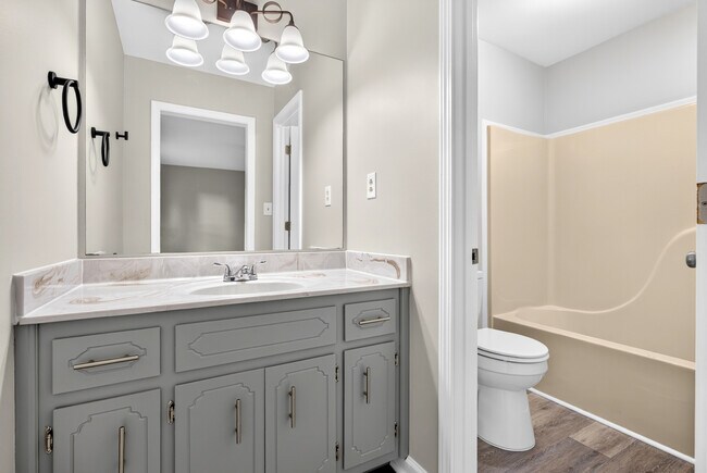 Building Photo - 837 Princeton Cir