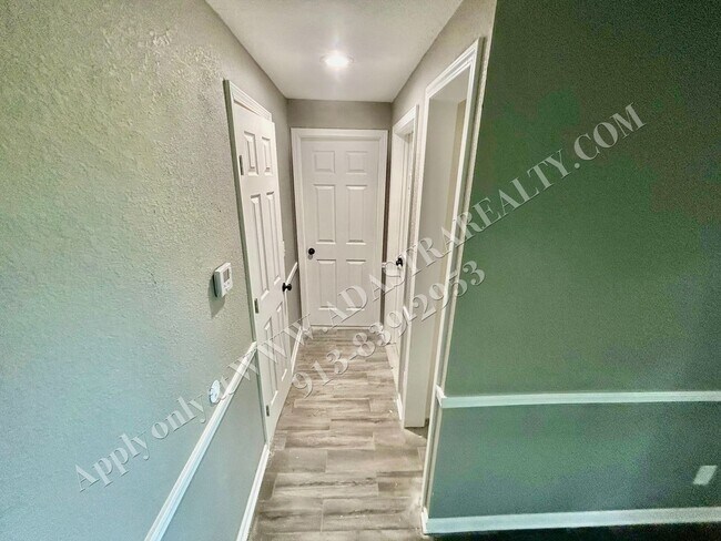 Building Photo - Nice Updated 3 Bed, 1 Bath in KCK-Availabl...