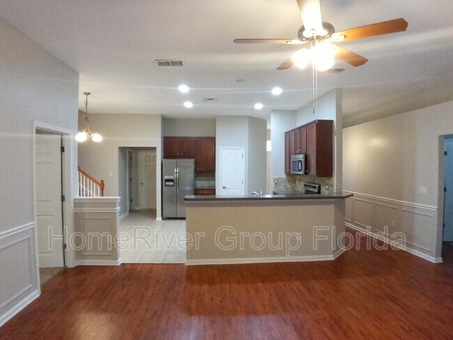 Building Photo - 2575 Creekfront Dr