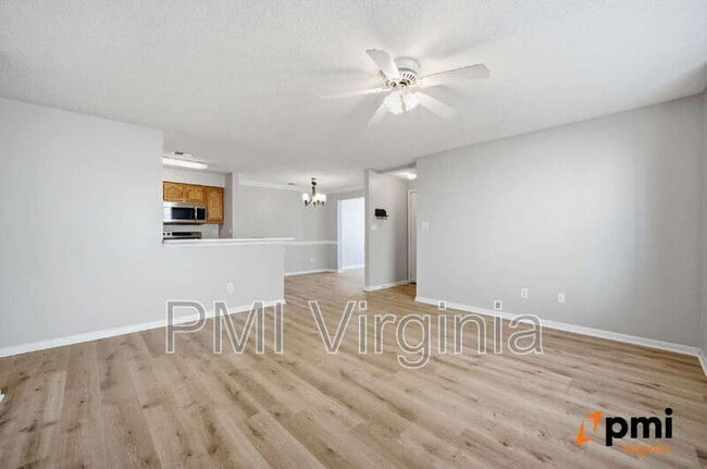 Building Photo - 417 Adkins Arch