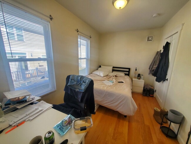 Building Photo - 23 Weitz St