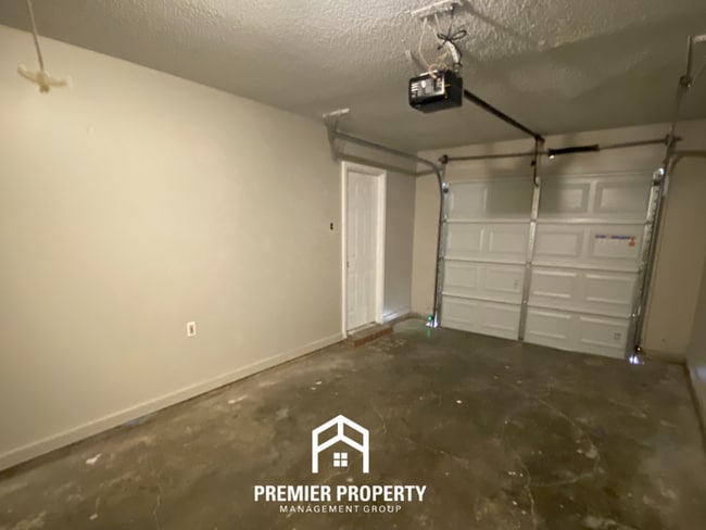 Building Photo - 7449 Dunbarton Dr