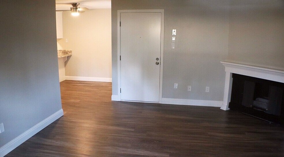 Building Photo - 2302 G St