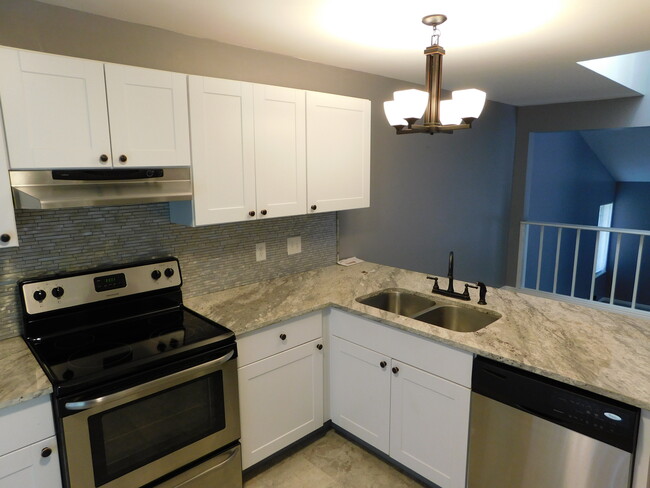 Kitchen - 1378 Merritt Cir